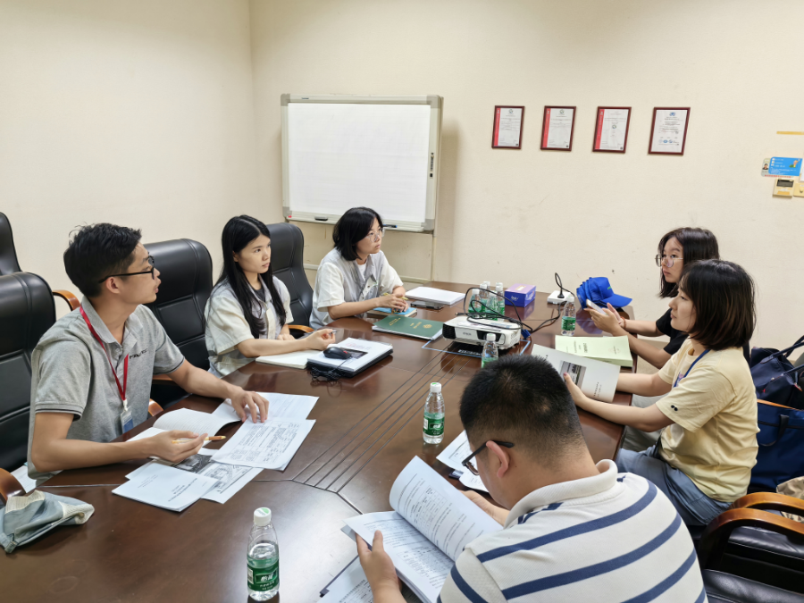 指導(dǎo)幫扶組現(xiàn)場查閱資料.jpg